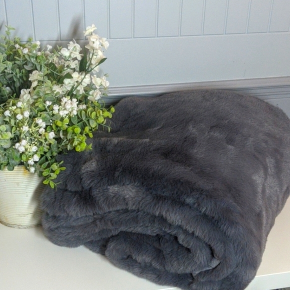 Indigo OUI faux fur throw - storm - Picture 1 of 4